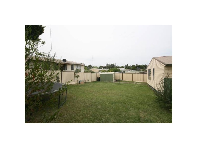 28 Orana Pde, Unanderra NSW 2526
