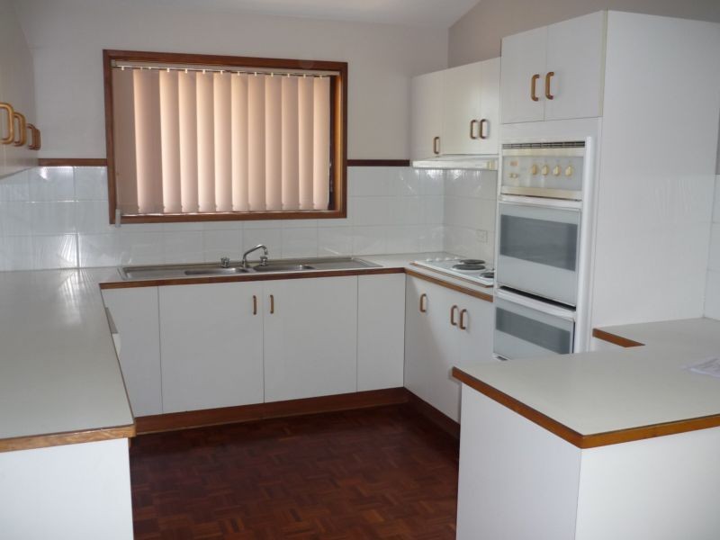 22 Ashley Ave, Farmborough Heights NSW 2526