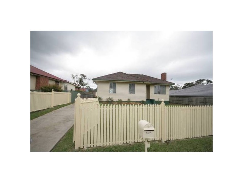 12 Carr Pde, Unanderra NSW 2526