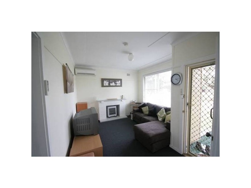 12 Carr Pde, Unanderra NSW 2526