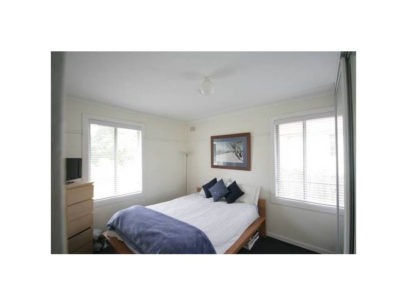 12 Carr Pde, Unanderra NSW 2526