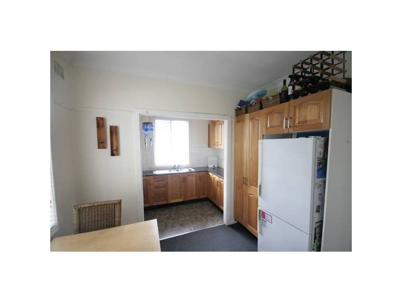 12 Carr Pde, Unanderra NSW 2526