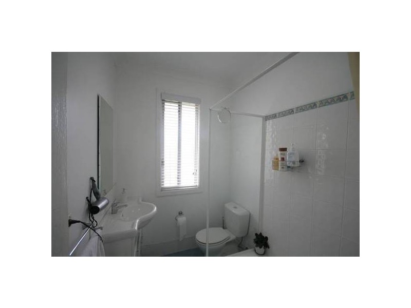 12 Carr Pde, Unanderra NSW 2526