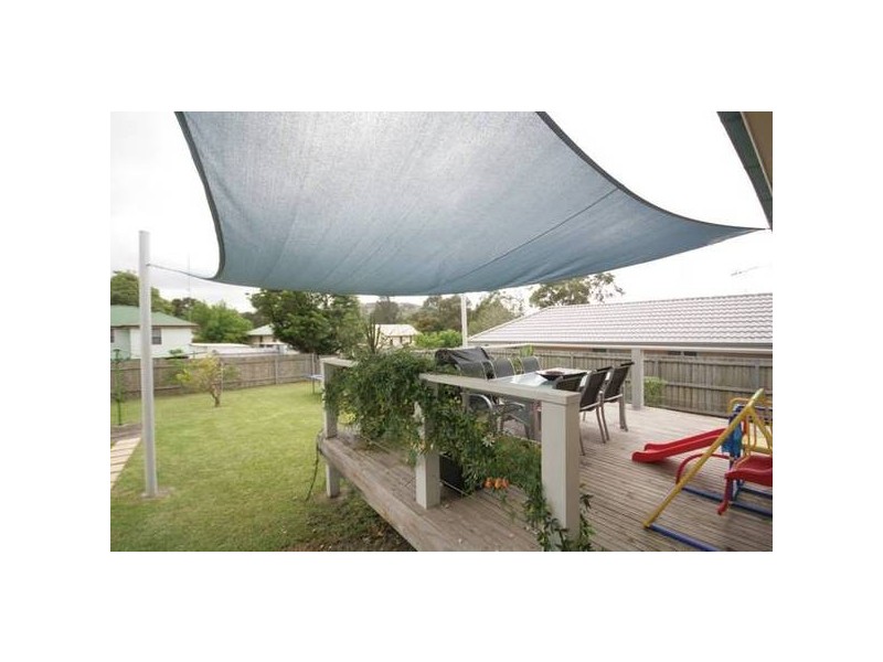 12 Carr Pde, Unanderra NSW 2526