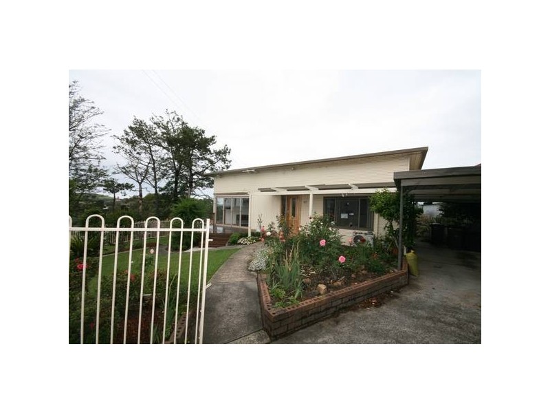 43 Blackman Pde, Unanderra NSW 2526