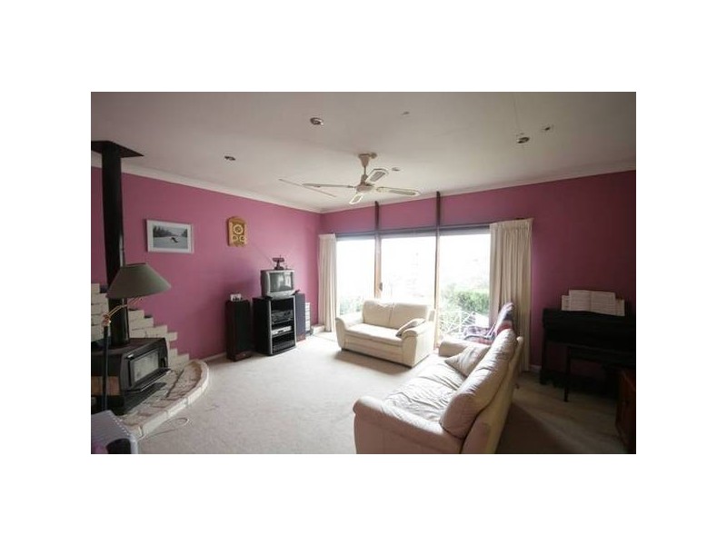 43 Blackman Pde, Unanderra NSW 2526