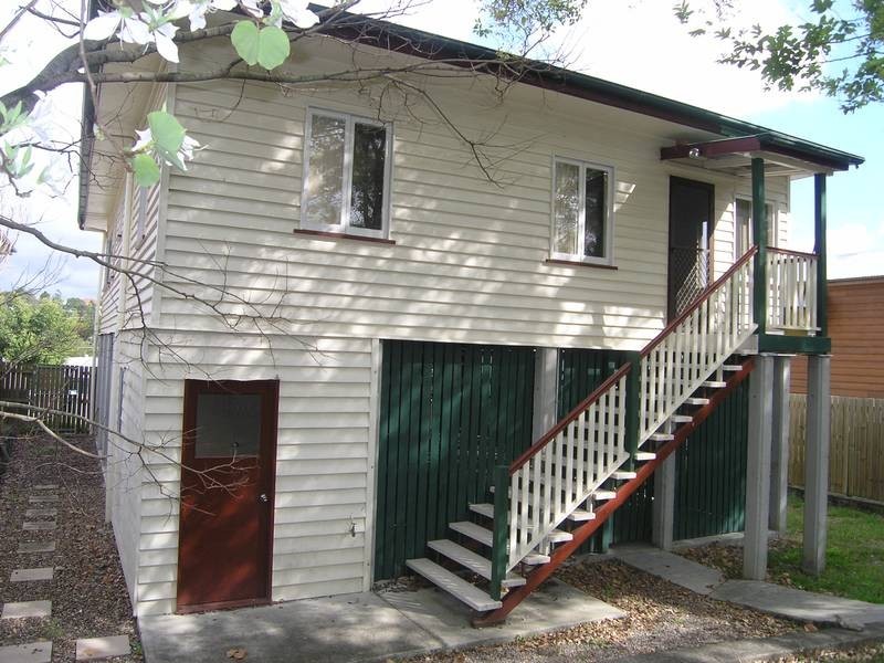 14 Herbert Street, Camp Hill QLD 4152