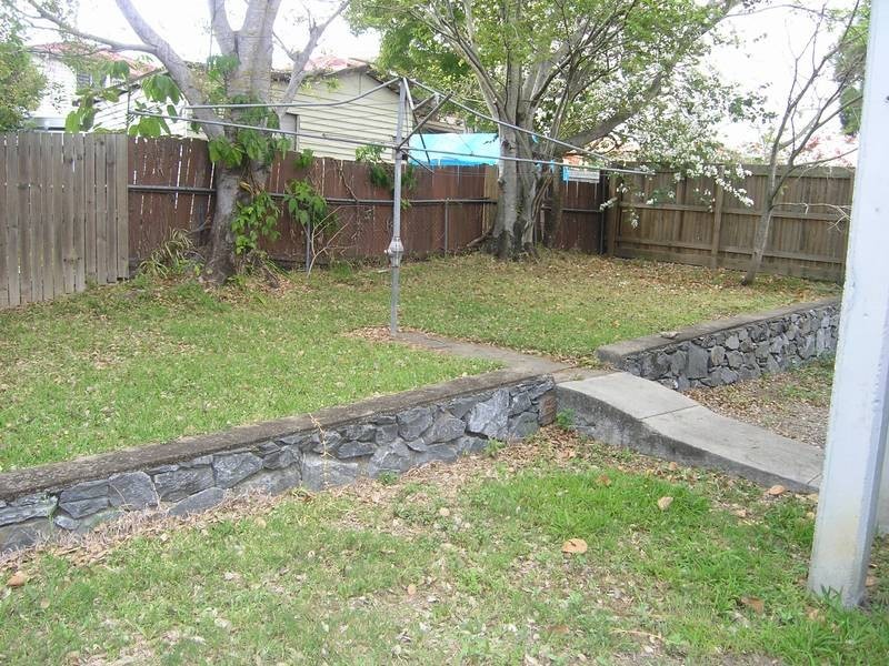 14 Herbert Street, Camp Hill QLD 4152