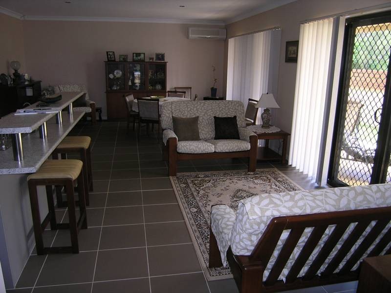 18 Reynolds Street, Carindale QLD 4152