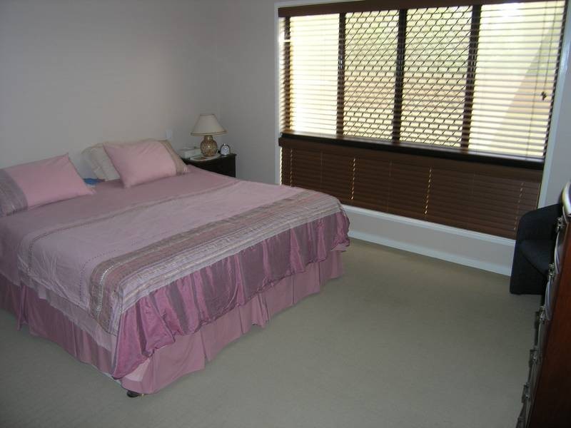 18 Reynolds Street, Carindale QLD 4152