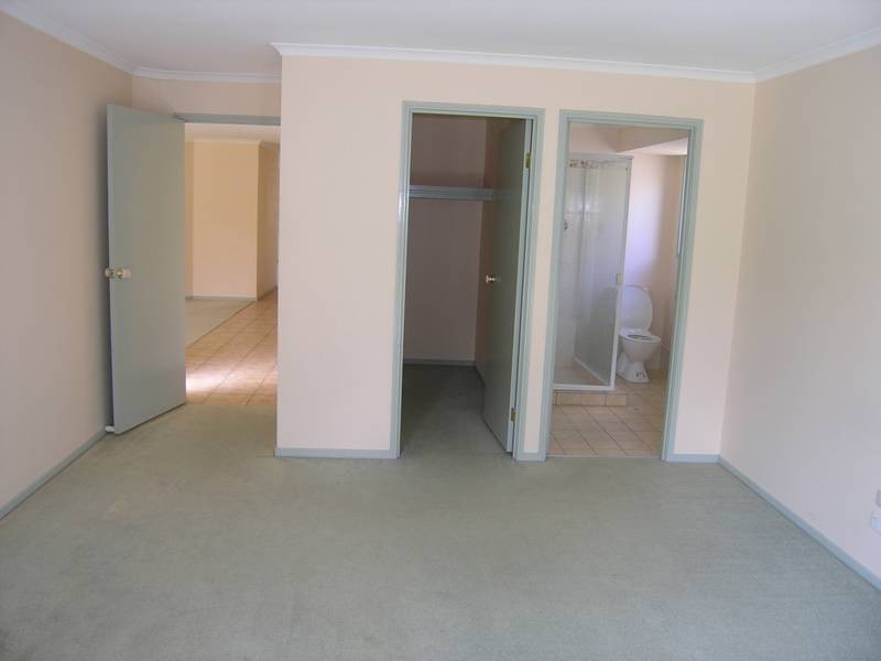 3 Kauri Street, Carindale QLD 4152