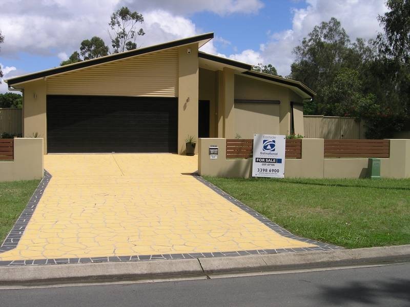 18 Reynolds Street, Carindale QLD 4152