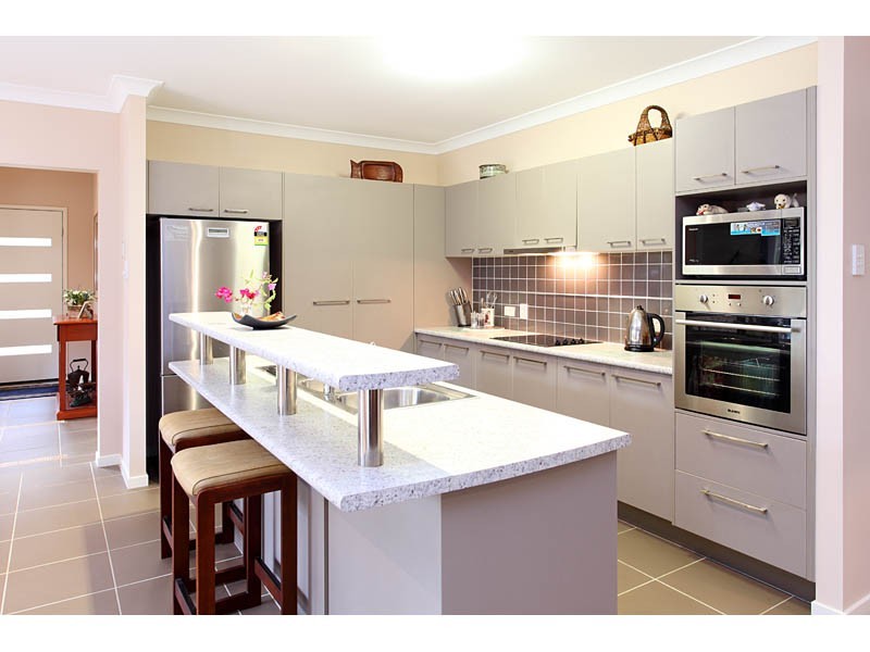 18 Reynolds Street, Carindale QLD 4152