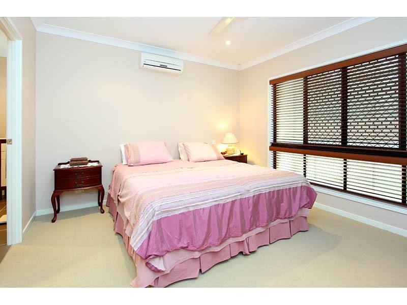 18 Reynolds Street, Carindale QLD 4152