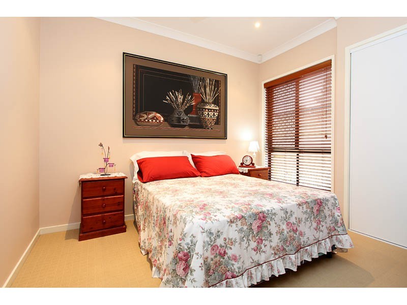 18 Reynolds Street, Carindale QLD 4152