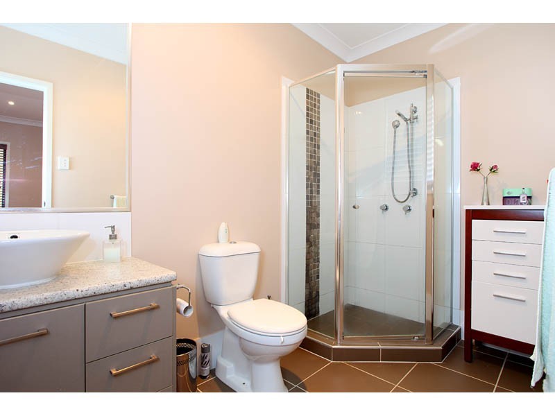 18 Reynolds Street, Carindale QLD 4152