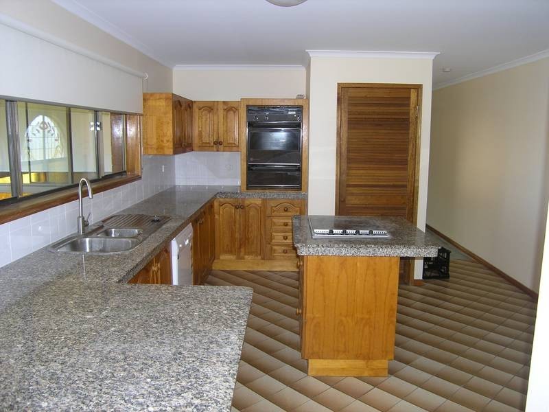 24 Rossmoya Street, Carindale QLD 4152