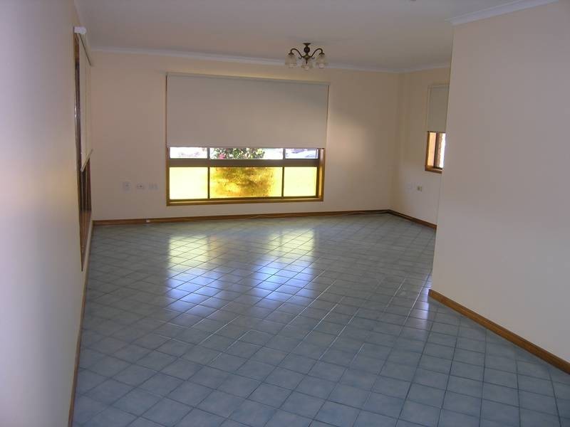 24 Rossmoya Street, Carindale QLD 4152