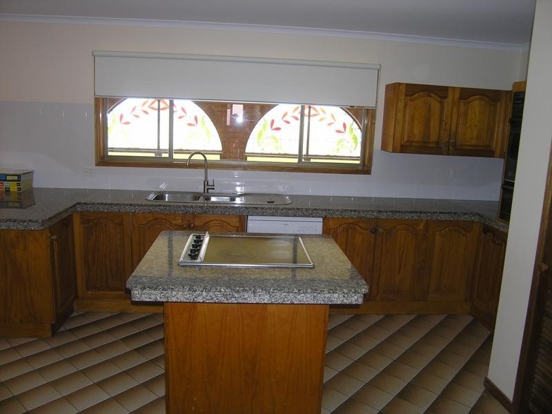 24 Rossmoya Street, Carindale QLD 4152