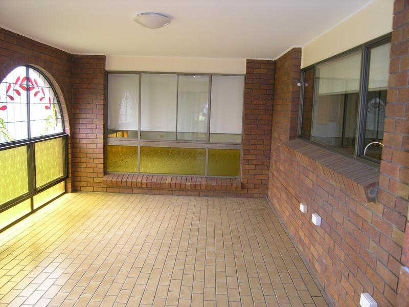 24 Rossmoya Street, Carindale QLD 4152