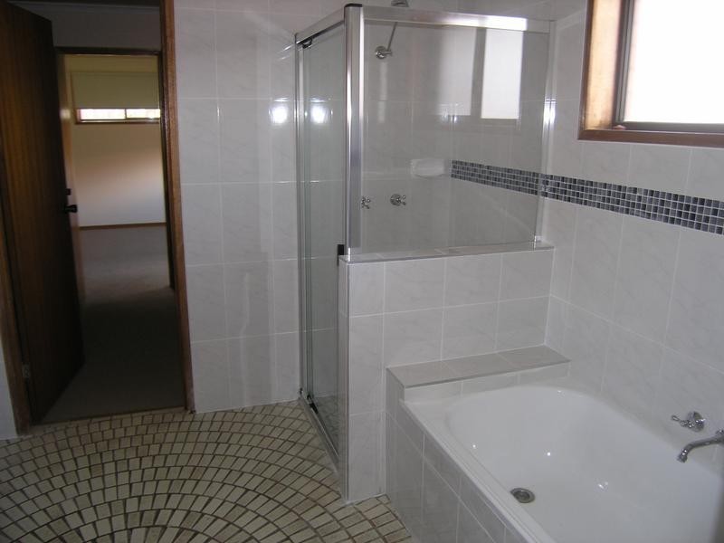 24 Rossmoya Street, Carindale QLD 4152