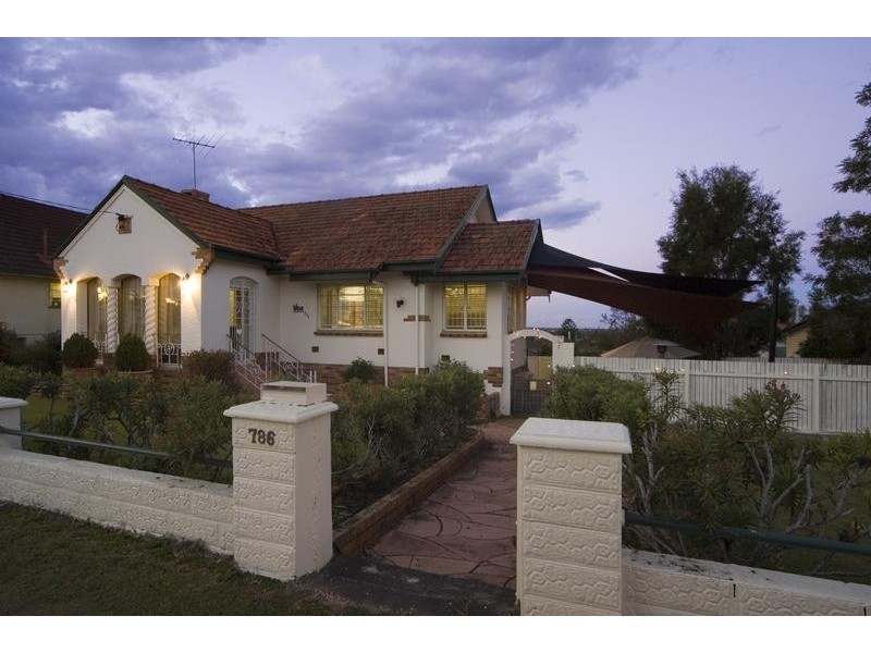 786 Old Cleveland Road, Carina QLD 4152