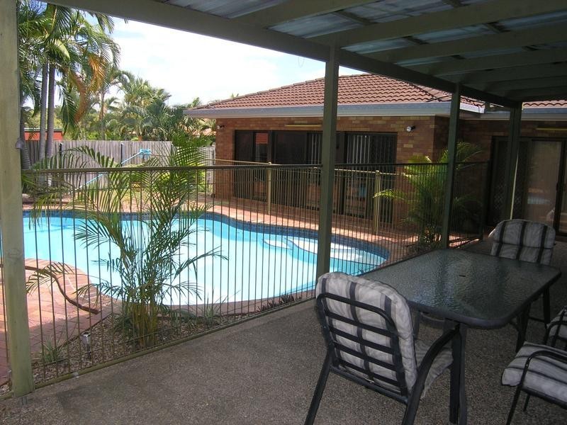 59 Donnington Street, Carindale QLD 4152