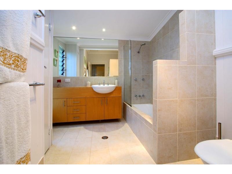 82 Carranya Street, Camp Hill QLD 4152