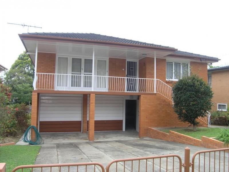 16 Leeton Street, Carina QLD 4152