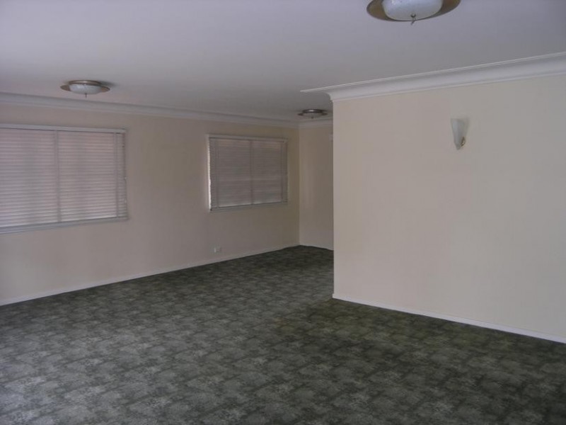 16 Leeton Street, Carina QLD 4152