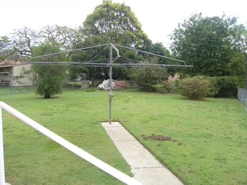 16 Leeton Street, Carina QLD 4152