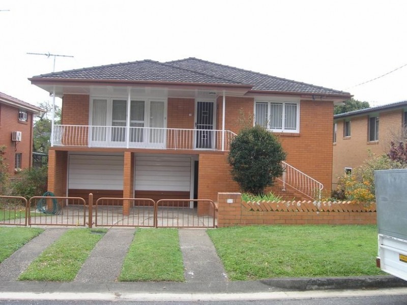 16 Leeton Street, Carina QLD 4152