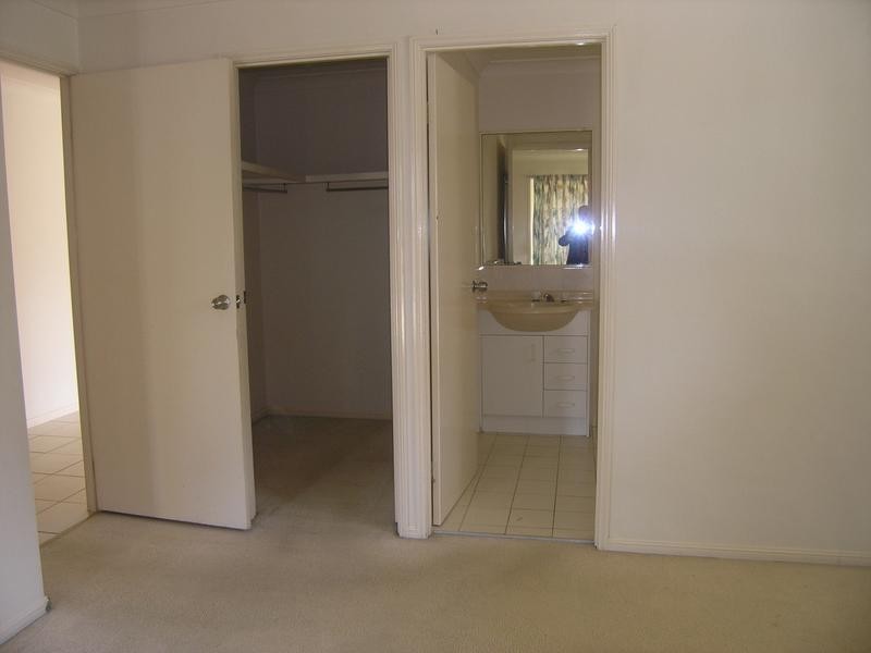 130 Greenwood Street, Wishart QLD 4122