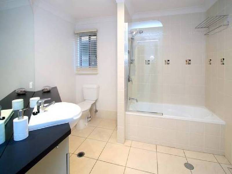 82 Carranya Street, Camp Hill QLD 4152