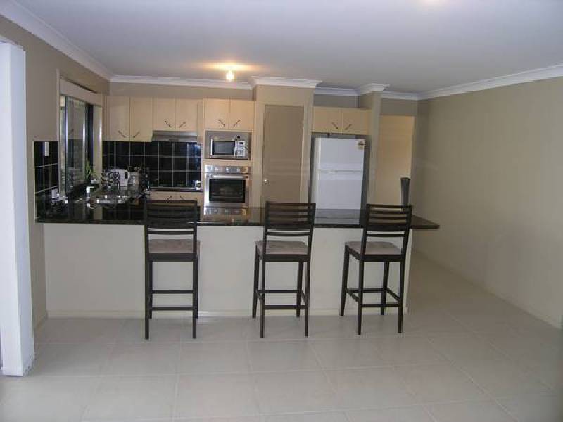 8 Holland Place, Carindale QLD 4152