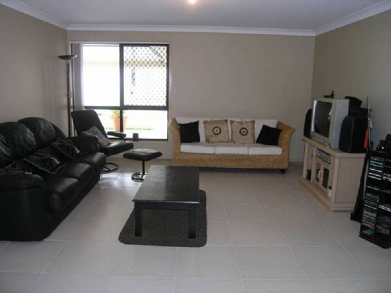 8 Holland Place, Carindale QLD 4152