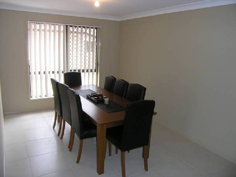8 Holland Place, Carindale QLD 4152