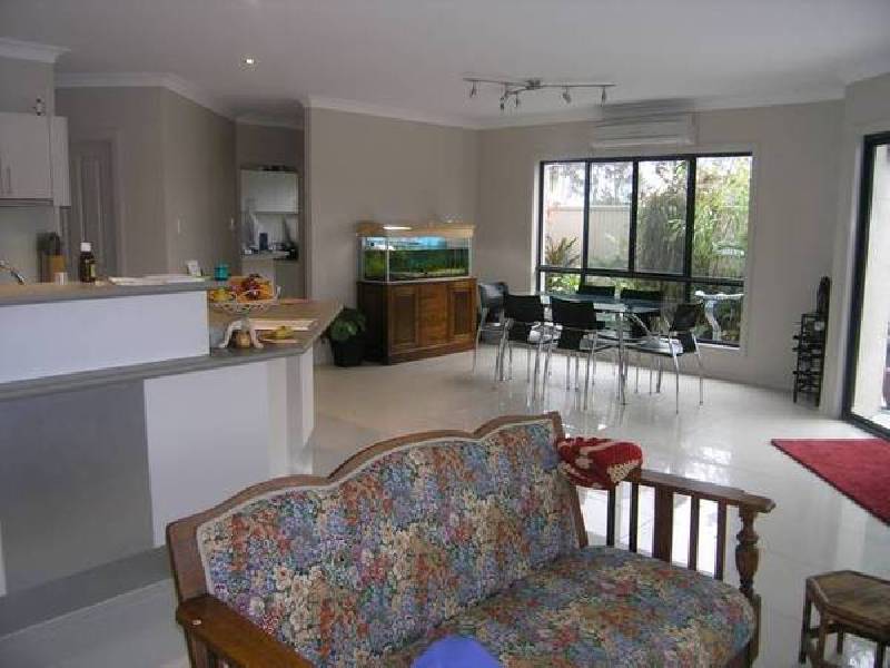 10 Holland Place, Carindale QLD 4152