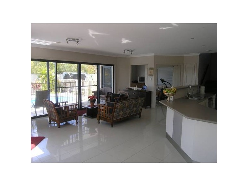 10 Holland Place, Carindale QLD 4152