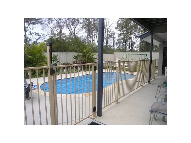 10 Holland Place, Carindale QLD 4152