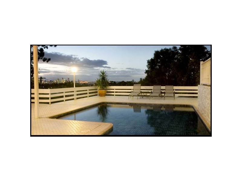 Stoneleigh Street, Coorparoo QLD 4151