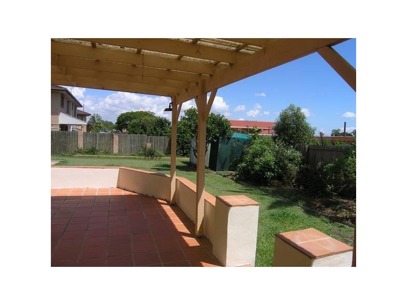 8 Vortigern Street, Carindale QLD 4152