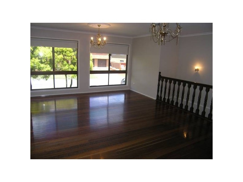 8 Vortigern Street, Carindale QLD 4152