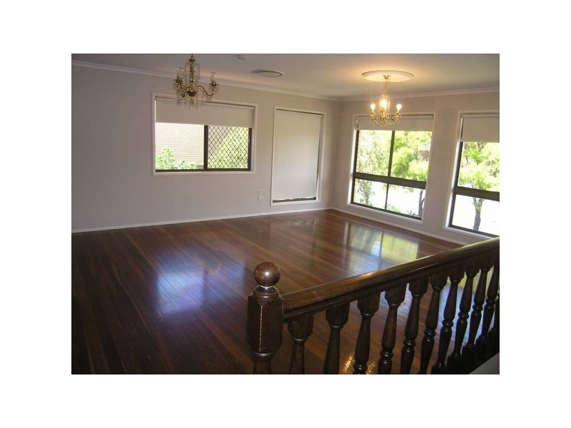 8 Vortigern Street, Carindale QLD 4152