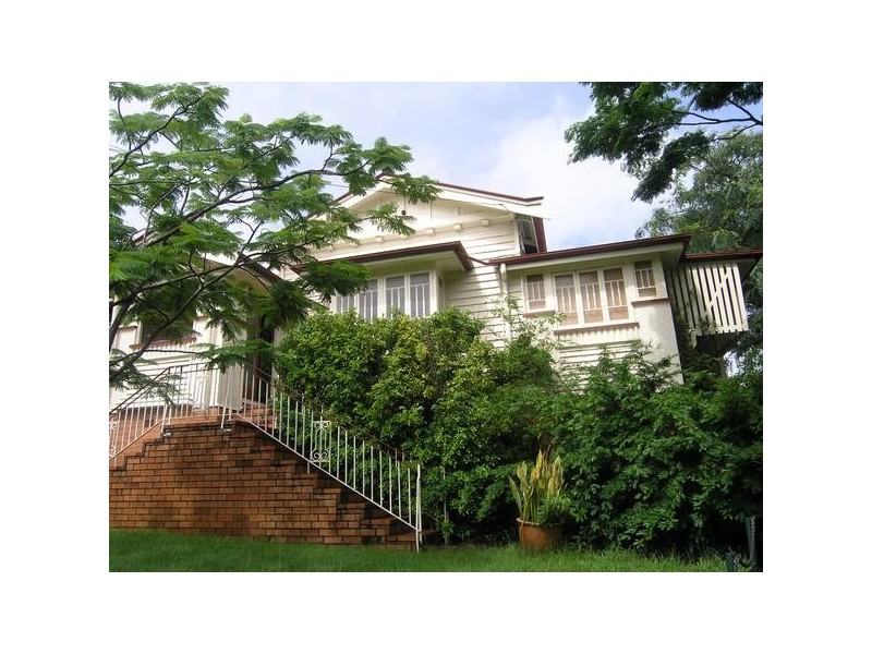 98 Bennetts Road, Camp Hill QLD 4152