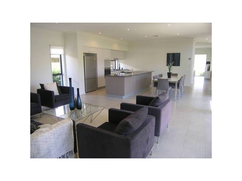 70 MOSS ROAD, Wakerley QLD 4154