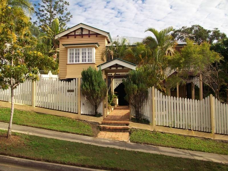 76 Railway Parade, Norman Park QLD 4170