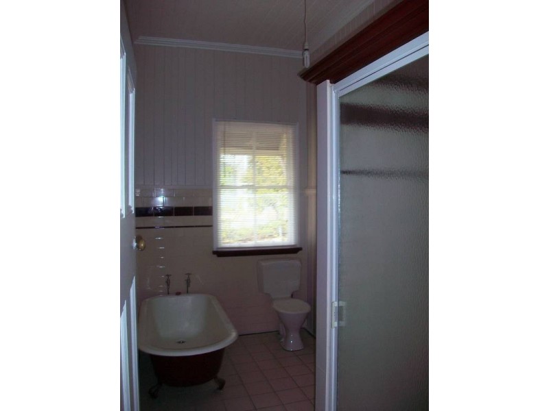 76 Railway Parade, Norman Park QLD 4170