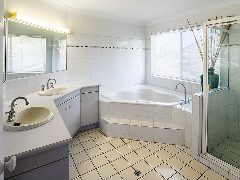 28 Intrepid Court, Newport QLD 4020