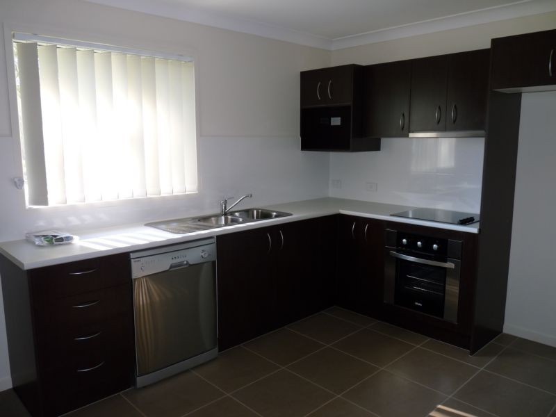 2/206 Wondall road, Manly West QLD 4179